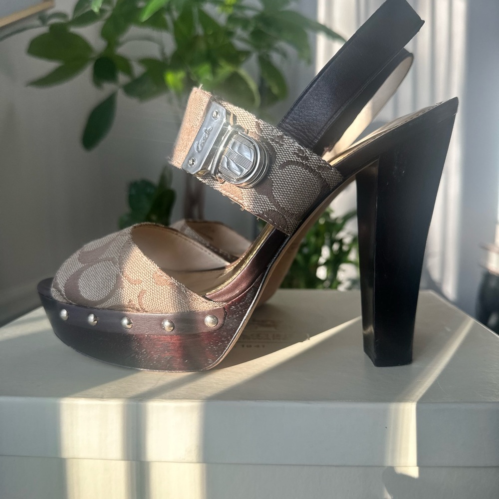 Vintage Coach "Darcey" Slingback Heels Khaki and Chestnut
